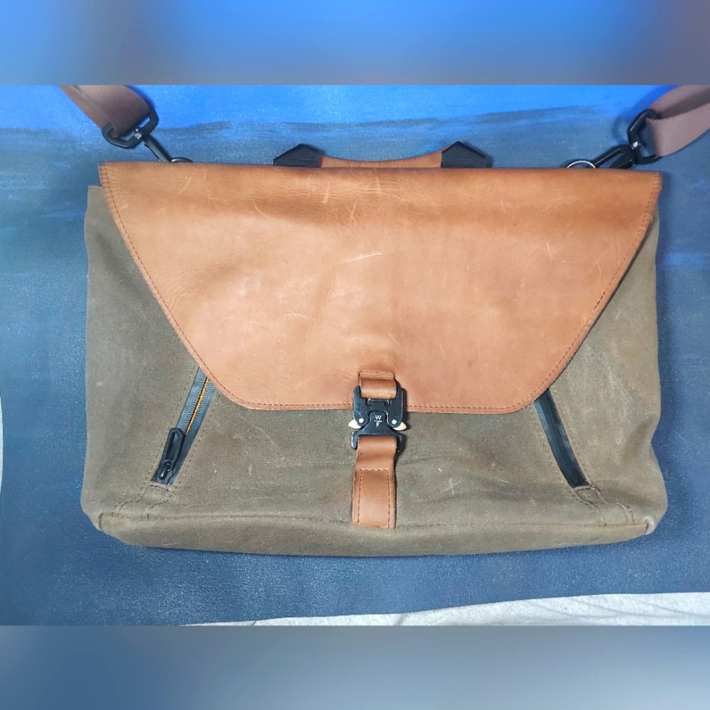 Waterfield Men’s Messenger Bag Leather and Waxed Canvas